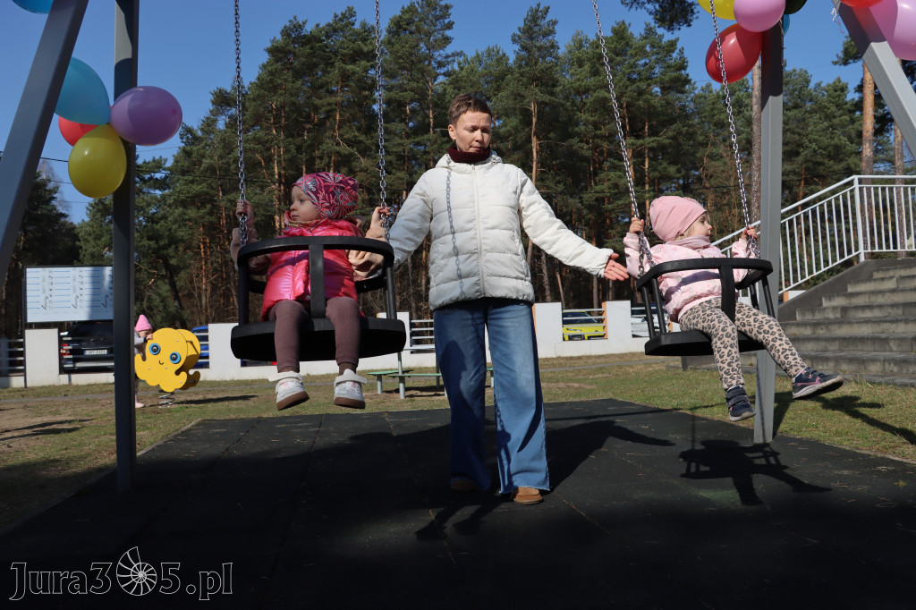 Fotorelacja: Nowe place zabaw przy Żłobkach Gminnych w Poraju i Żarkach-Letnisku