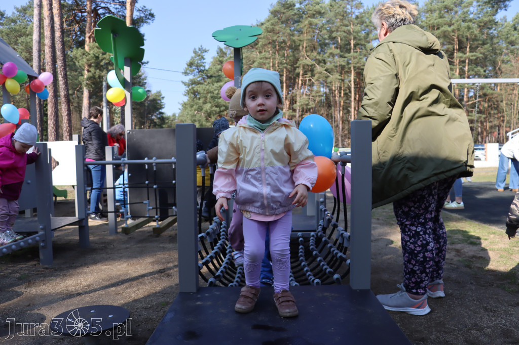 Fotorelacja: Nowe place zabaw przy Żłobkach Gminnych w Poraju i Żarkach-Letnisku