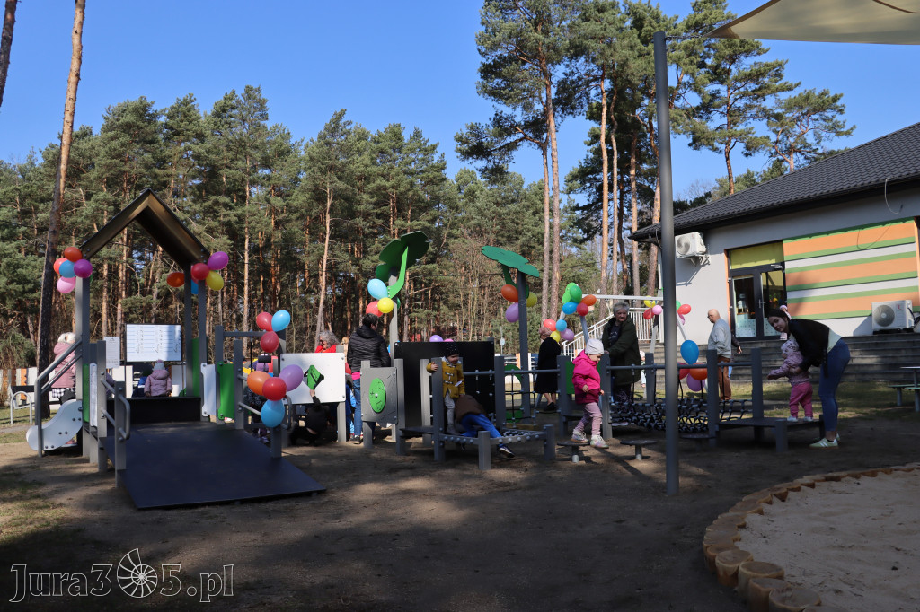 Fotorelacja: Nowe place zabaw przy Żłobkach Gminnych w Poraju i Żarkach-Letnisku