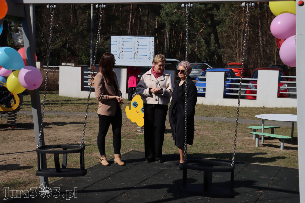 Fotorelacja: Nowe place zabaw przy Żłobkach Gminnych w Poraju i Żarkach-Letnisku