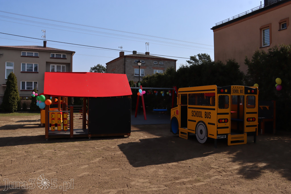 Fotorelacja: Nowe place zabaw przy Żłobkach Gminnych w Poraju i Żarkach-Letnisku