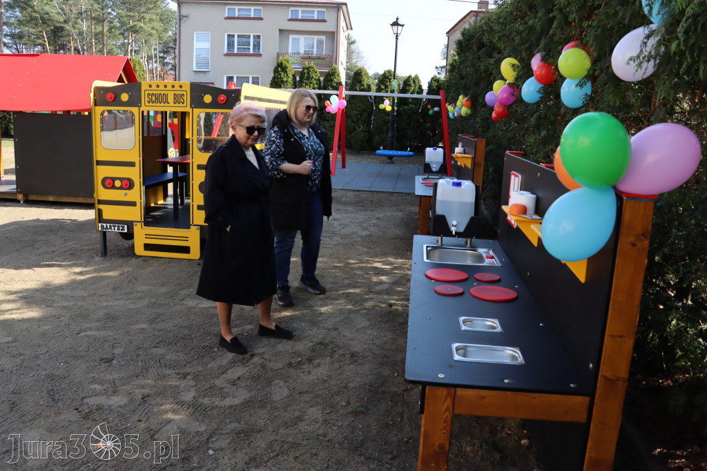 Fotorelacja: Nowe place zabaw przy Żłobkach Gminnych w Poraju i Żarkach-Letnisku