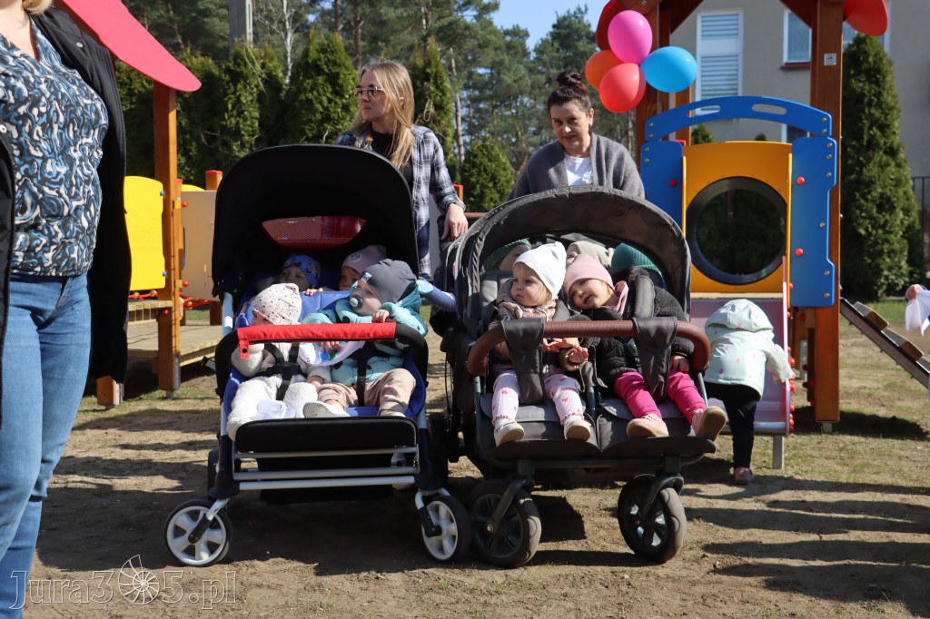 Fotorelacja: Nowe place zabaw przy Żłobkach Gminnych w Poraju i Żarkach-Letnisku