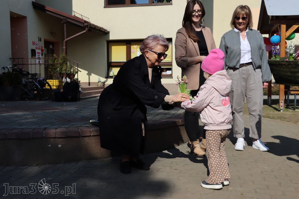 Fotorelacja: Nowe place zabaw przy Żłobkach Gminnych w Poraju i Żarkach-Letnisku