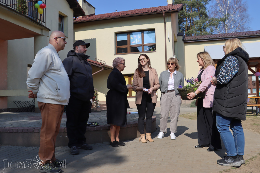 Fotorelacja: Nowe place zabaw przy Żłobkach Gminnych w Poraju i Żarkach-Letnisku