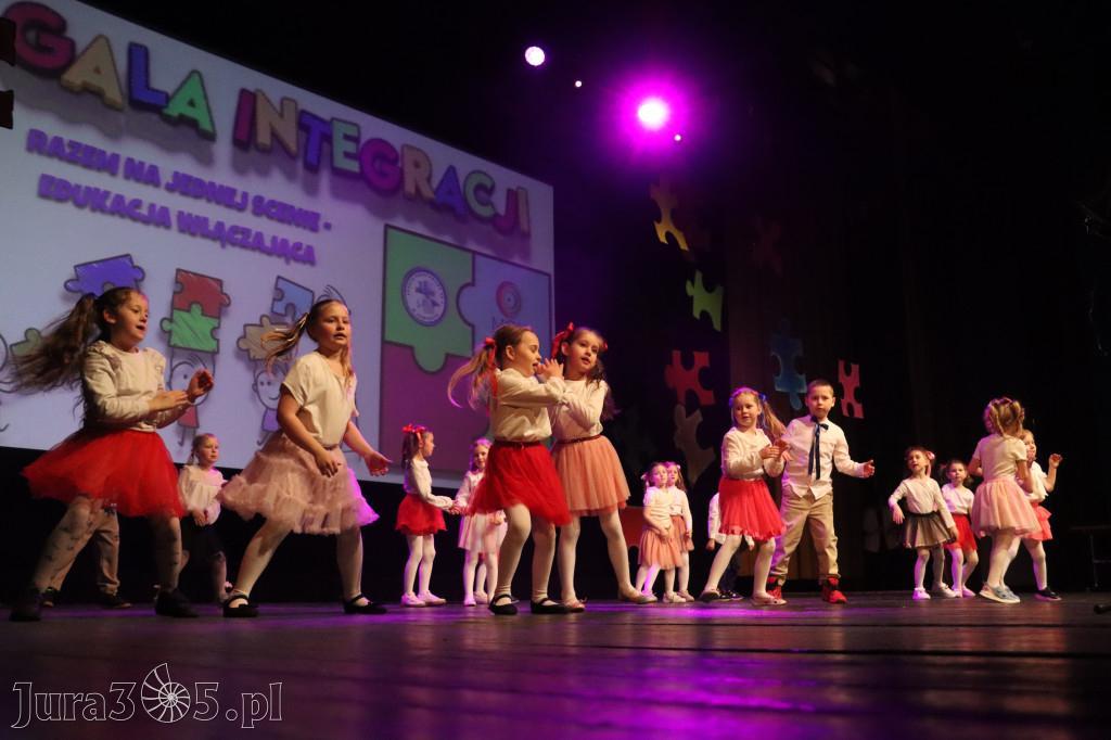 Fotorelacja I: GALA INTEGRACJI zorganizowana przez Szkoła Podstawowa nr 4 w Zawierciu