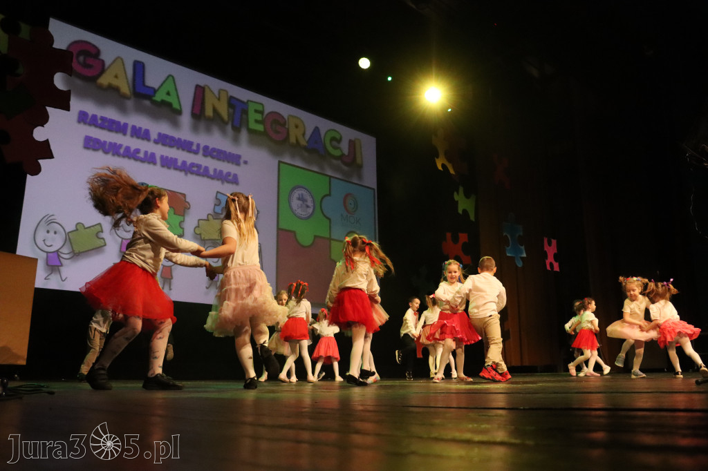 Fotorelacja I: GALA INTEGRACJI zorganizowana przez Szkoła Podstawowa nr 4 w Zawierciu