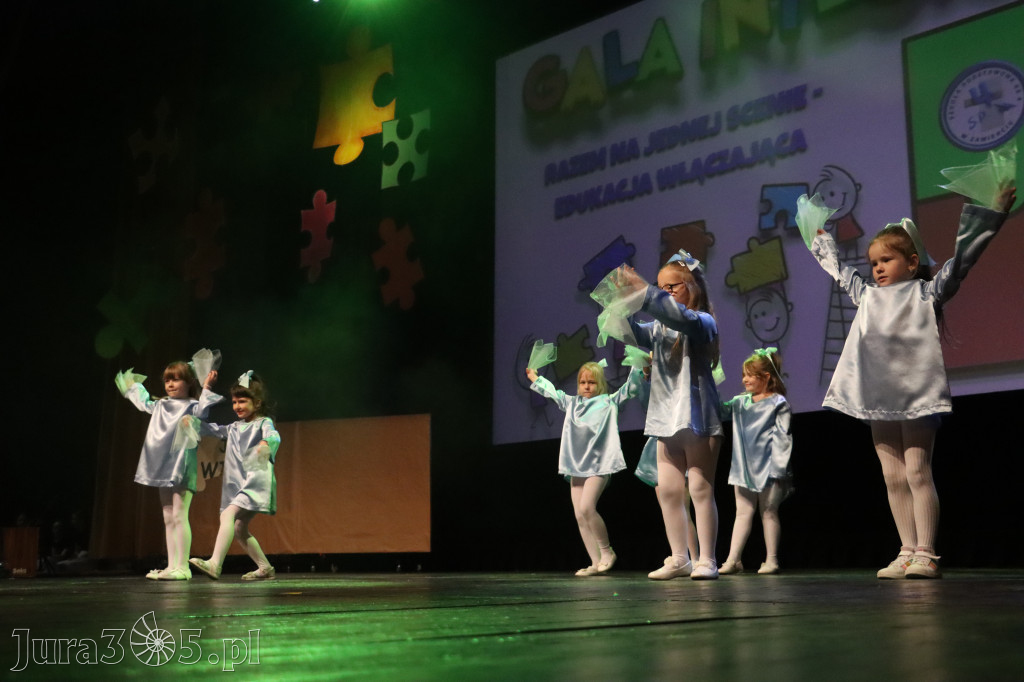Fotorelacja I: GALA INTEGRACJI zorganizowana przez Szkoła Podstawowa nr 4 w Zawierciu