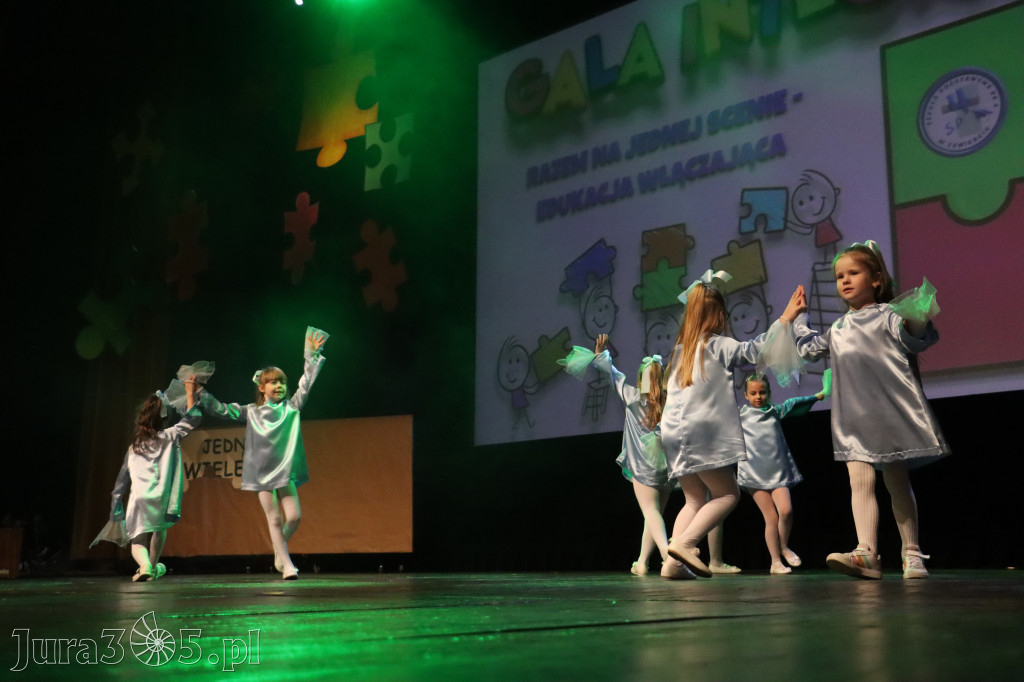 Fotorelacja I: GALA INTEGRACJI zorganizowana przez Szkoła Podstawowa nr 4 w Zawierciu