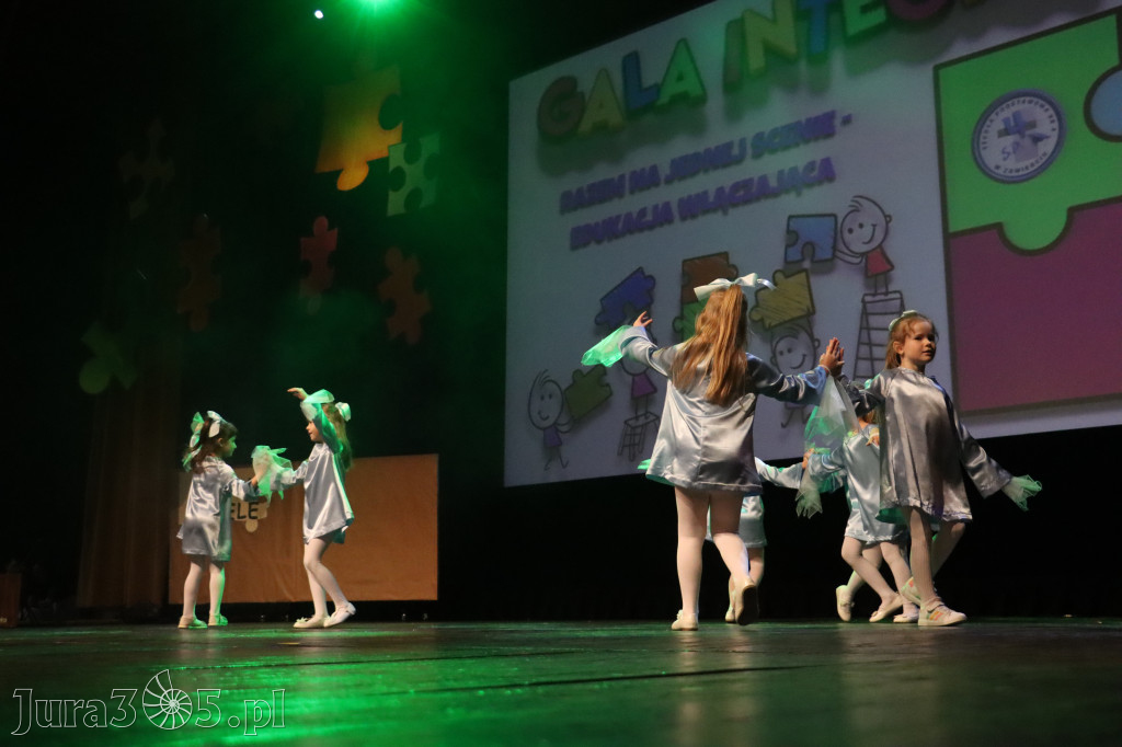 Fotorelacja I: GALA INTEGRACJI zorganizowana przez Szkoła Podstawowa nr 4 w Zawierciu