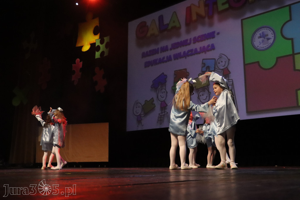 Fotorelacja I: GALA INTEGRACJI zorganizowana przez Szkoła Podstawowa nr 4 w Zawierciu