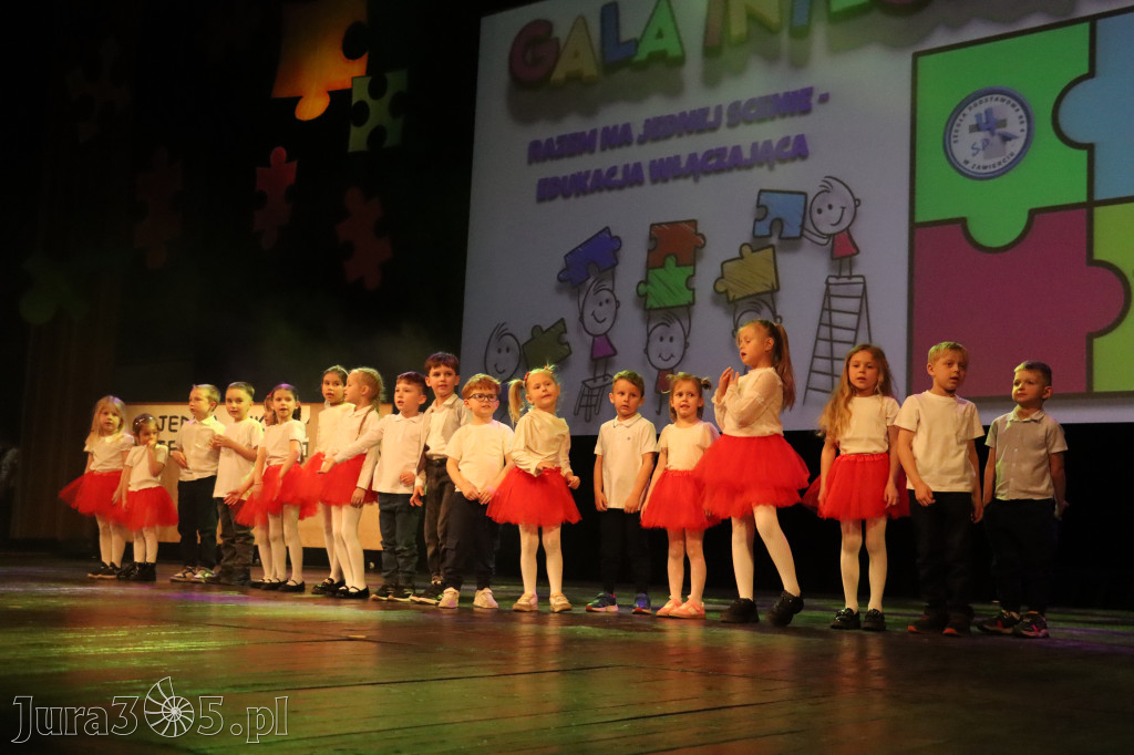 Fotorelacja I: GALA INTEGRACJI zorganizowana przez Szkoła Podstawowa nr 4 w Zawierciu