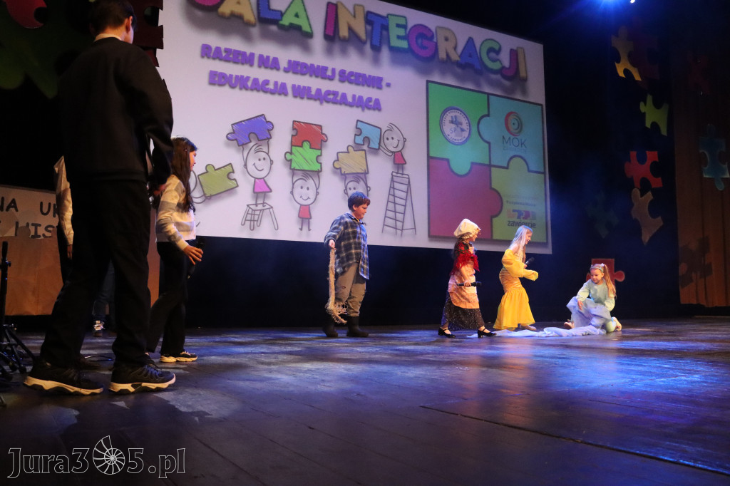 Fotorelacja I: GALA INTEGRACJI zorganizowana przez Szkoła Podstawowa nr 4 w Zawierciu