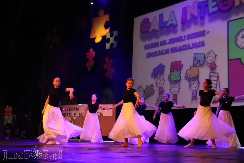 Fotorelacja II: GALA INTEGRACJI zorganizowana przez Szkołę Podstawową nr 4 w Zawierciu
