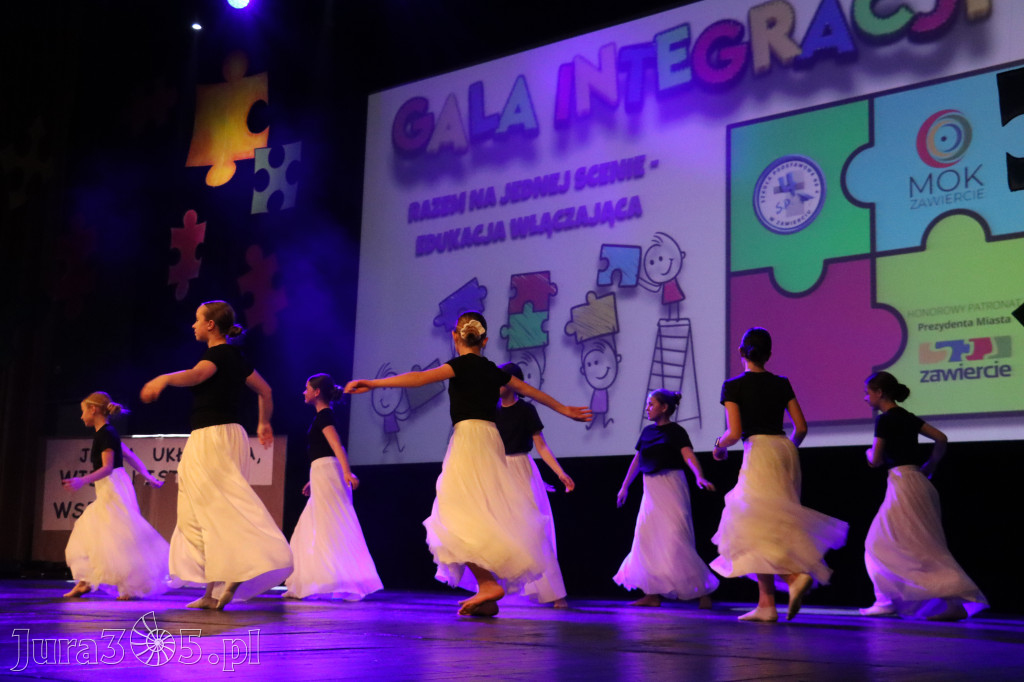 Fotorelacja II: GALA INTEGRACJI zorganizowana przez Szkołę Podstawową nr 4 w Zawierciu