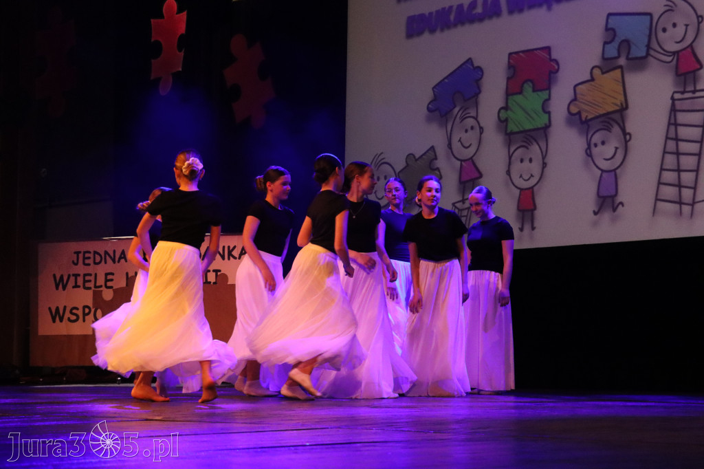 Fotorelacja II: GALA INTEGRACJI zorganizowana przez Szkołę Podstawową nr 4 w Zawierciu