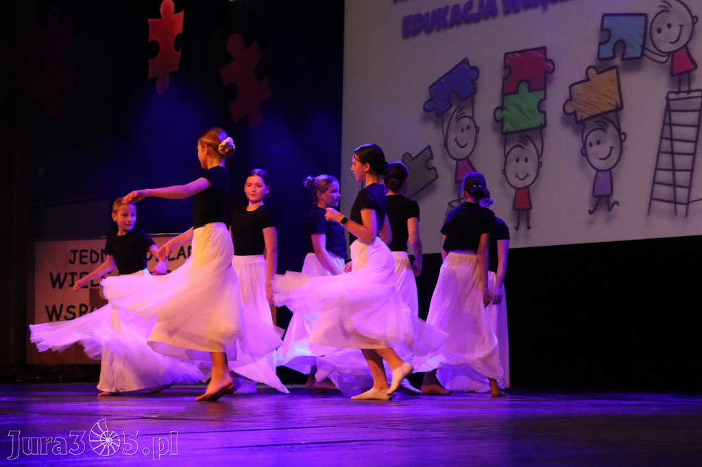 Fotorelacja II: GALA INTEGRACJI zorganizowana przez Szkołę Podstawową nr 4 w Zawierciu