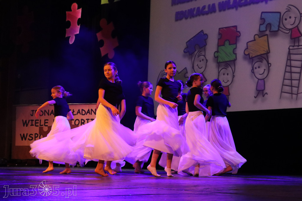 Fotorelacja II: GALA INTEGRACJI zorganizowana przez Szkołę Podstawową nr 4 w Zawierciu