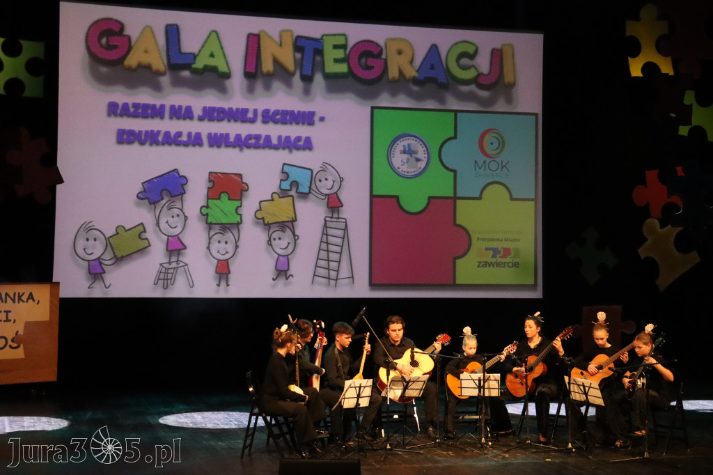 Fotorelacja II: GALA INTEGRACJI zorganizowana przez Szkołę Podstawową nr 4 w Zawierciu
