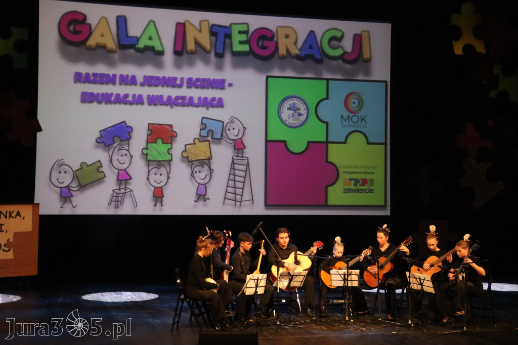 Fotorelacja II: GALA INTEGRACJI zorganizowana przez Szkołę Podstawową nr 4 w Zawierciu