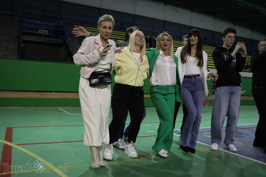 Fotorelacja: Artyści vs Policja - wydarzenie charytatywne w Zawierciu