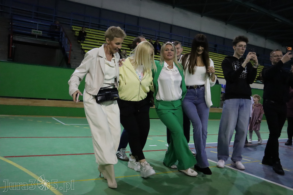 Fotorelacja: Artyści vs Policja - wydarzenie charytatywne w Zawierciu