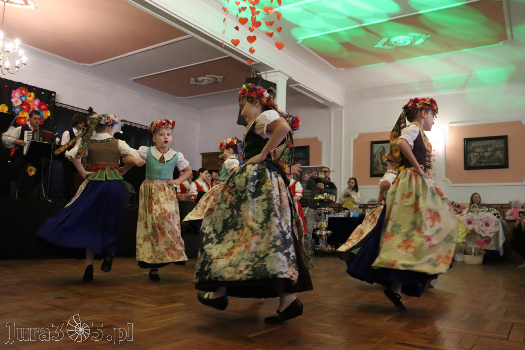 Fotorelacja: Kiermasz Wielkanocny w Pałacyku nad Wartą w Zawierciu