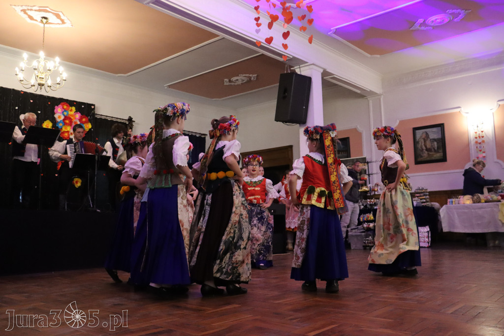 Fotorelacja: Kiermasz Wielkanocny w Pałacyku nad Wartą w Zawierciu