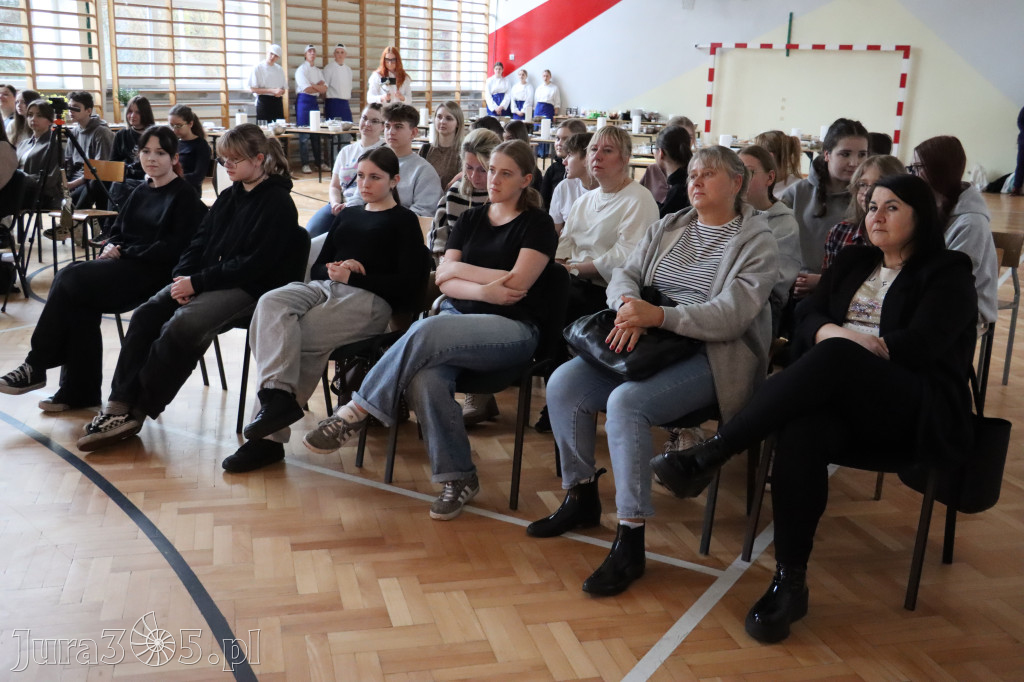 Fotorelacja: JAJECZNA REWOLUCJA TADKA w ZS im. Tadeusza Kościuszki w Żarkach