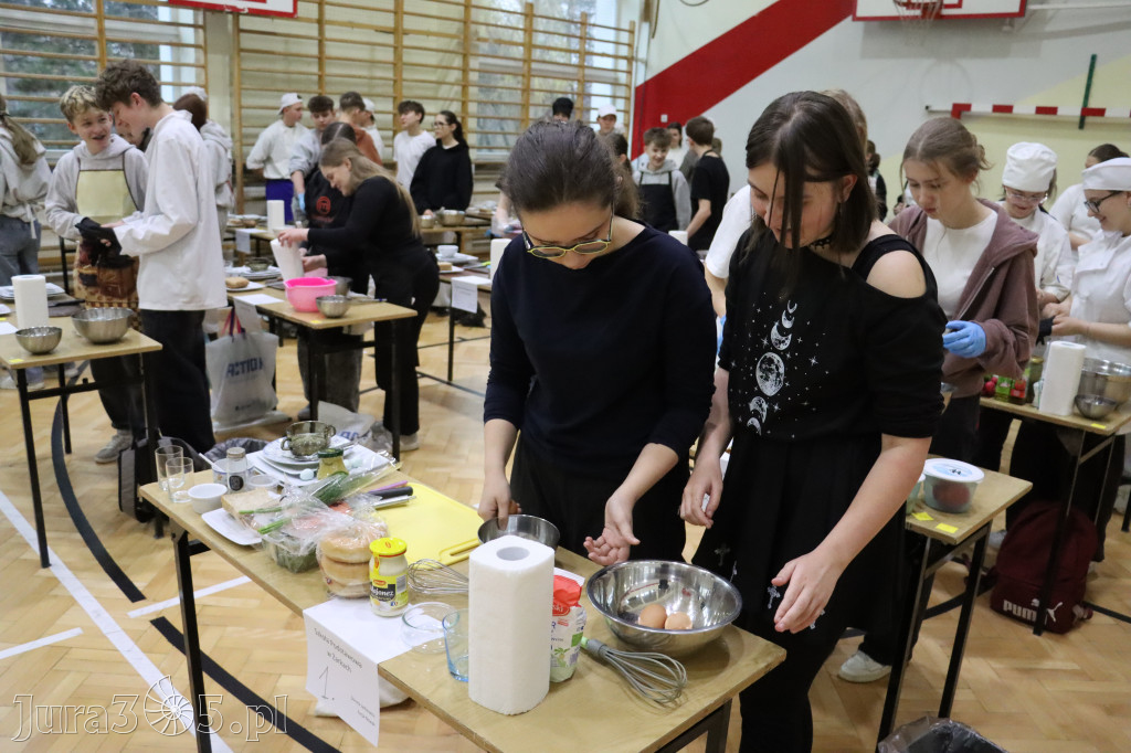 Fotorelacja: JAJECZNA REWOLUCJA TADKA w ZS im. Tadeusza Kościuszki w Żarkach