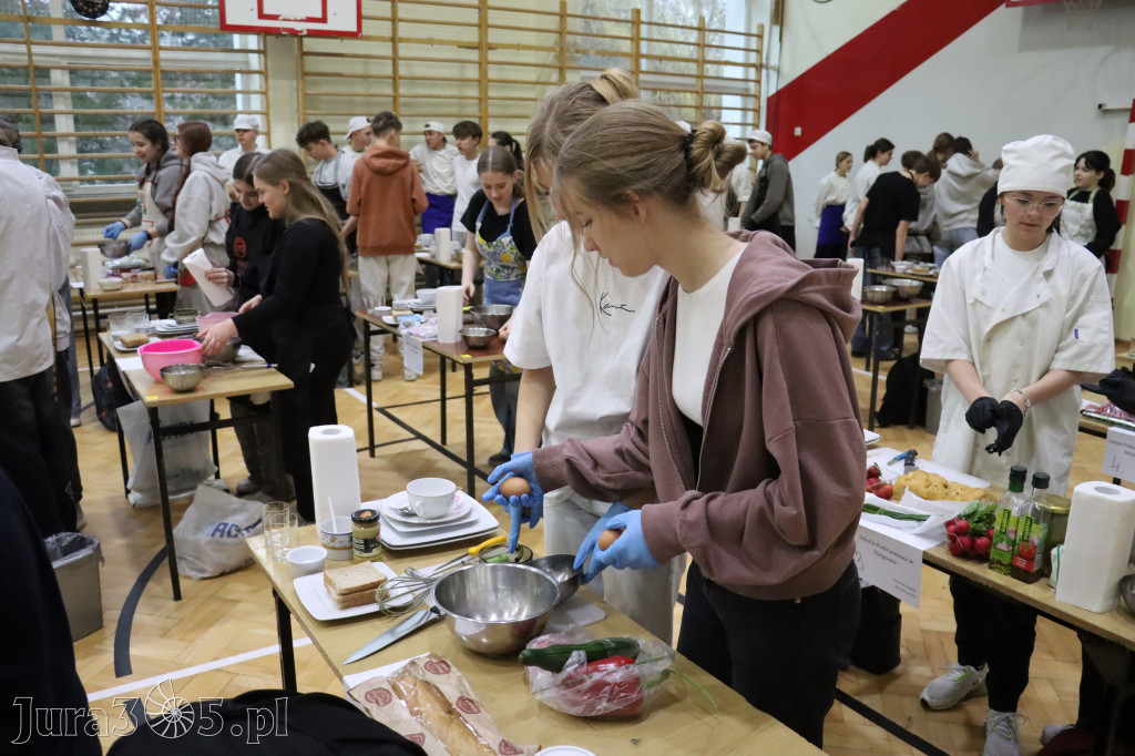 Fotorelacja: JAJECZNA REWOLUCJA TADKA w ZS im. Tadeusza Kościuszki w Żarkach