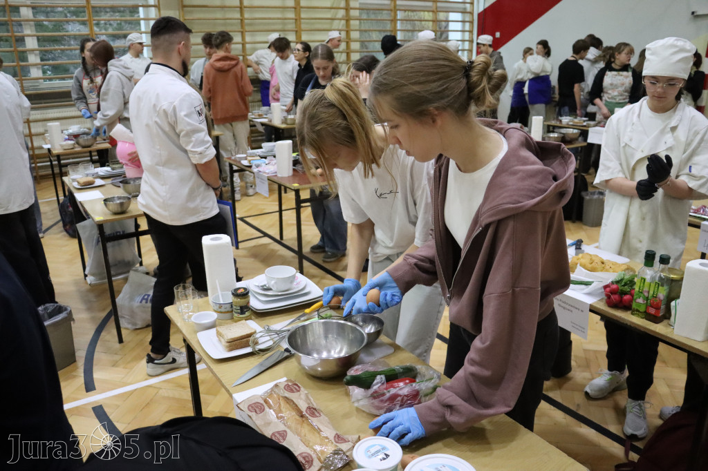 Fotorelacja: JAJECZNA REWOLUCJA TADKA w ZS im. Tadeusza Kościuszki w Żarkach