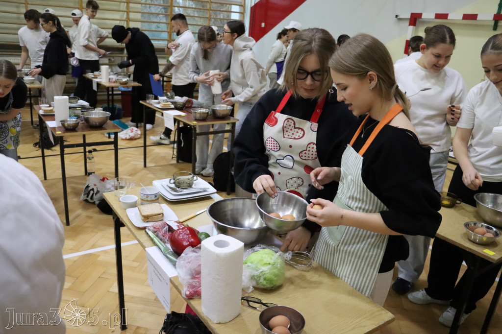 Fotorelacja: JAJECZNA REWOLUCJA TADKA w ZS im. Tadeusza Kościuszki w Żarkach