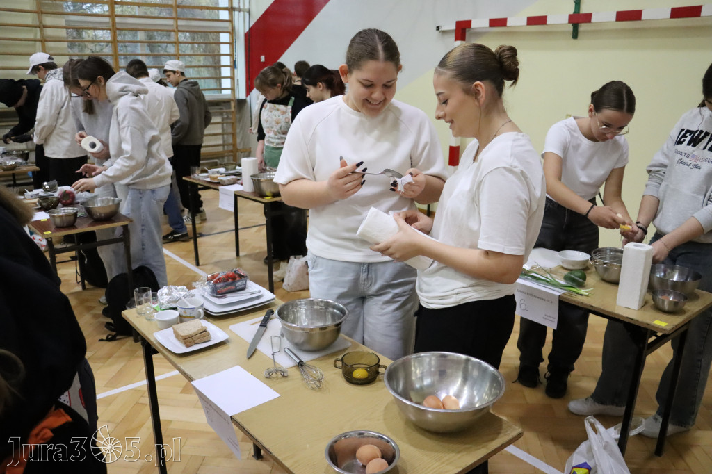 Fotorelacja: JAJECZNA REWOLUCJA TADKA w ZS im. Tadeusza Kościuszki w Żarkach