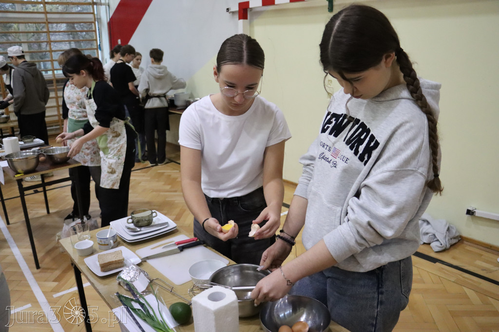 Fotorelacja: JAJECZNA REWOLUCJA TADKA w ZS im. Tadeusza Kościuszki w Żarkach