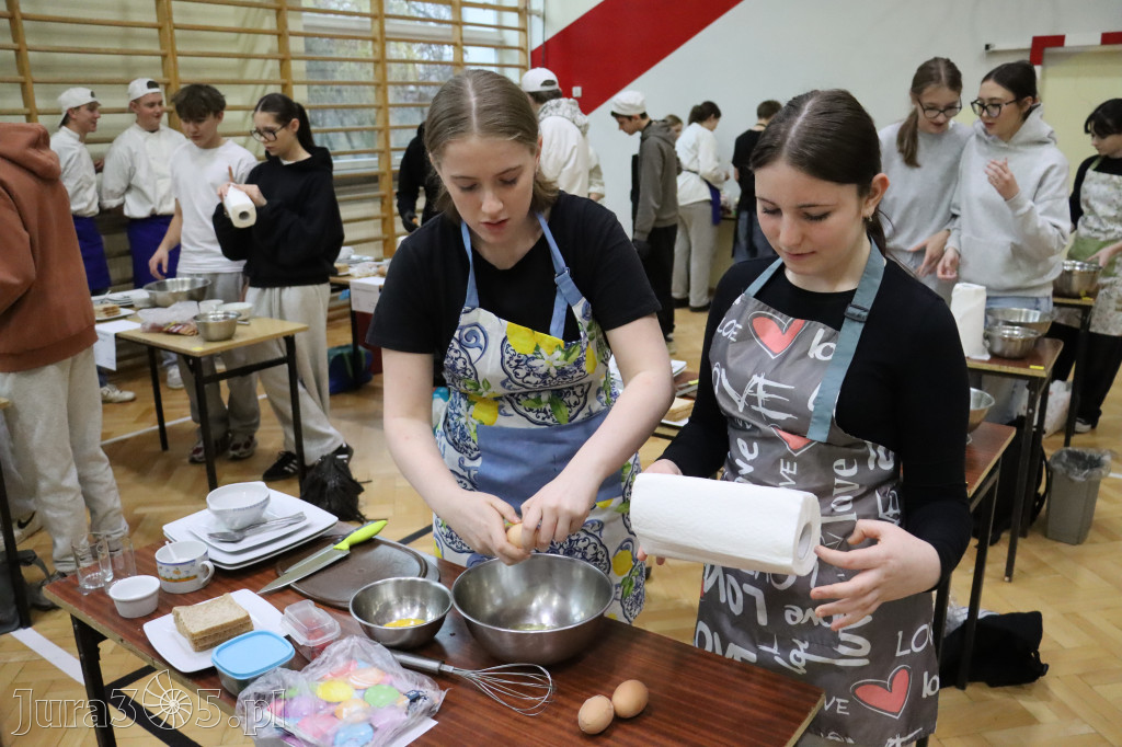 Fotorelacja: JAJECZNA REWOLUCJA TADKA w ZS im. Tadeusza Kościuszki w Żarkach