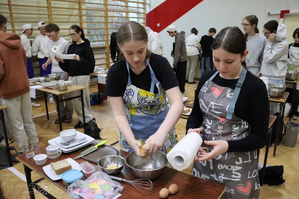 Fotorelacja: JAJECZNA REWOLUCJA TADKA w ZS im. Tadeusza Kościuszki w Żarkach