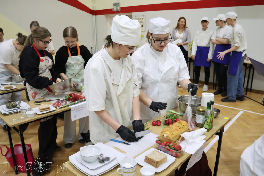 Fotorelacja: JAJECZNA REWOLUCJA TADKA w ZS im. Tadeusza Kościuszki w Żarkach