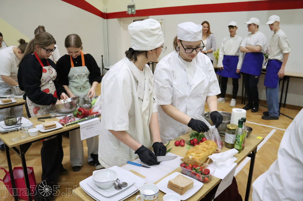 Fotorelacja: JAJECZNA REWOLUCJA TADKA w ZS im. Tadeusza Kościuszki w Żarkach