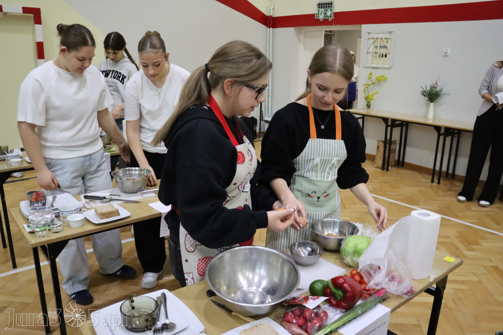 Fotorelacja: JAJECZNA REWOLUCJA TADKA w ZS im. Tadeusza Kościuszki w Żarkach