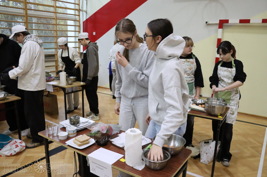 Fotorelacja: JAJECZNA REWOLUCJA TADKA w ZS im. Tadeusza Kościuszki w Żarkach