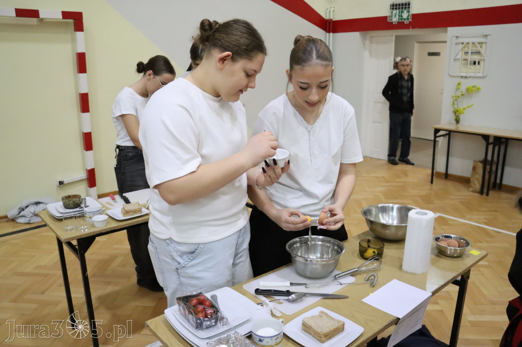 Fotorelacja: JAJECZNA REWOLUCJA TADKA w ZS im. Tadeusza Kościuszki w Żarkach