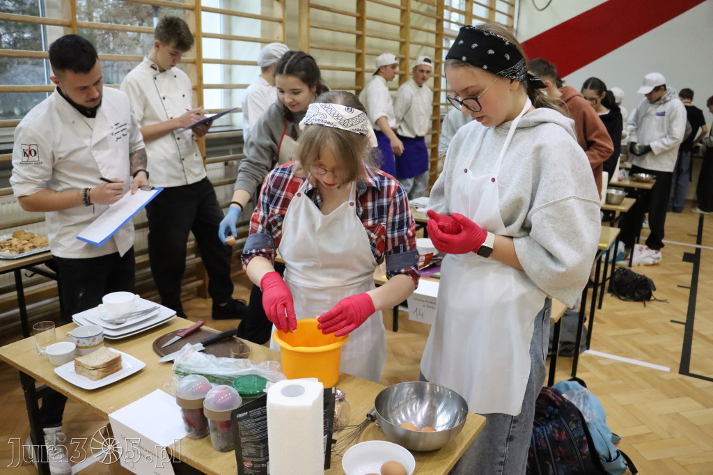 Fotorelacja: JAJECZNA REWOLUCJA TADKA w ZS im. Tadeusza Kościuszki w Żarkach