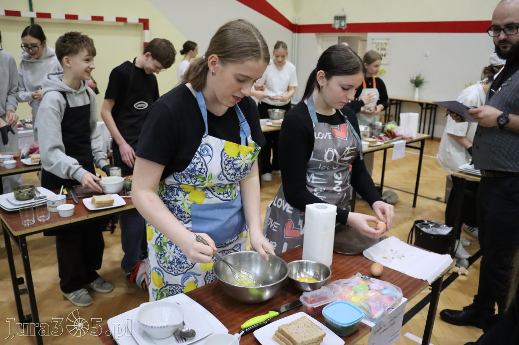 Fotorelacja: JAJECZNA REWOLUCJA TADKA w ZS im. Tadeusza Kościuszki w Żarkach