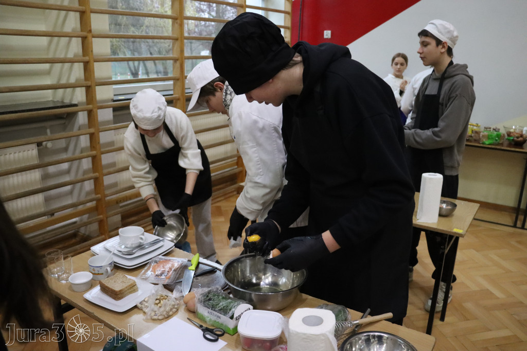 Fotorelacja: JAJECZNA REWOLUCJA TADKA w ZS im. Tadeusza Kościuszki w Żarkach