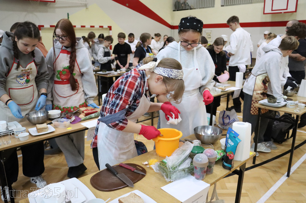 Fotorelacja: JAJECZNA REWOLUCJA TADKA w ZS im. Tadeusza Kościuszki w Żarkach