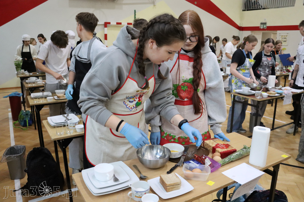 Fotorelacja: JAJECZNA REWOLUCJA TADKA w ZS im. Tadeusza Kościuszki w Żarkach