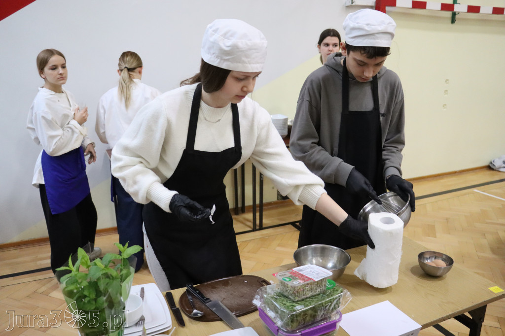 Fotorelacja: JAJECZNA REWOLUCJA TADKA w ZS im. Tadeusza Kościuszki w Żarkach
