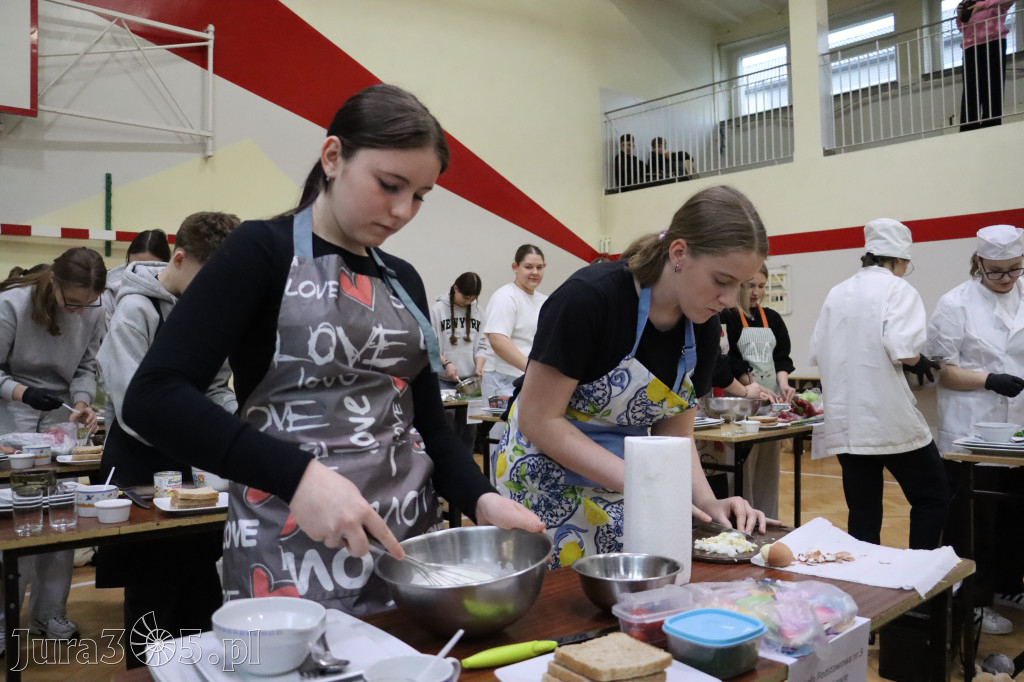Fotorelacja: JAJECZNA REWOLUCJA TADKA w ZS im. Tadeusza Kościuszki w Żarkach