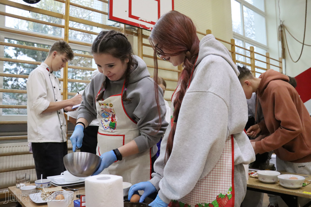 Fotorelacja: JAJECZNA REWOLUCJA TADKA w ZS im. Tadeusza Kościuszki w Żarkach
